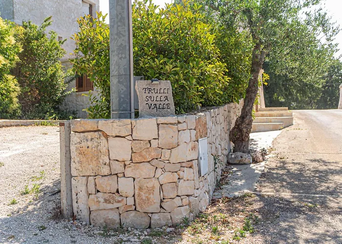Trulli Sulla Valle * Locorotondo